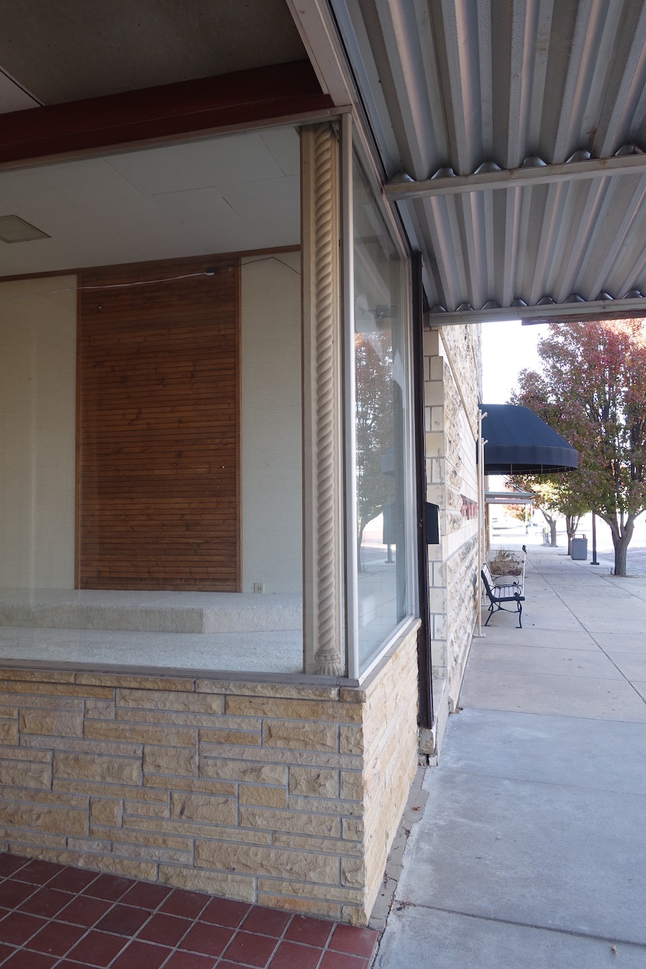 The Victorian-era cast iron columns aren't readily apparent unless you are looking for them.